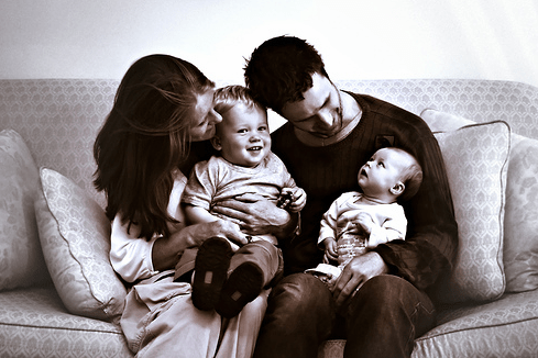 Με ποιον τρόπο η οικογένεια επηρεάζει την ψυχοσυναισθηματική ανάπτυξη του παιδιού;